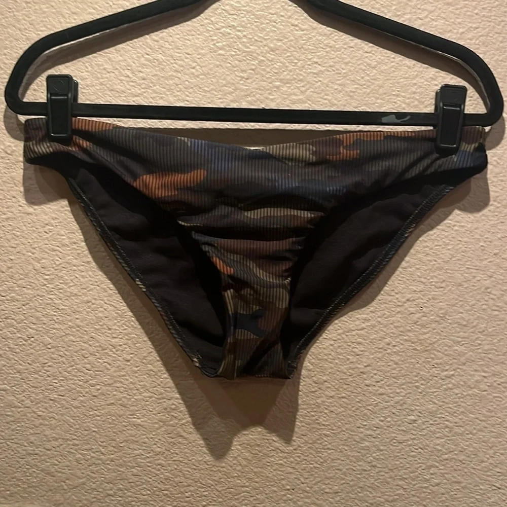 No Boundaries Juniors' V Swimsuit Bikini Bottom Camouflage Large